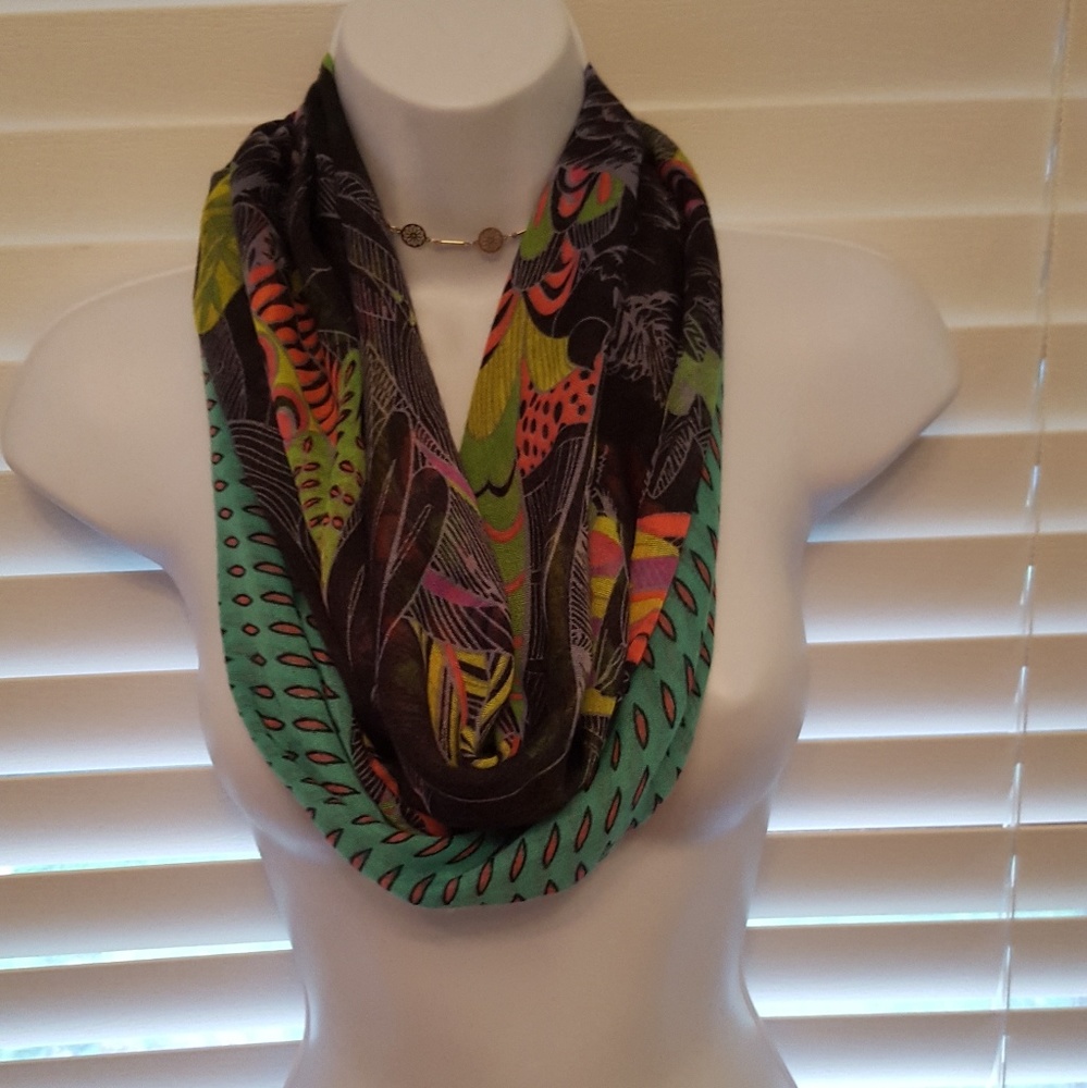 5 Scarves - Picture 2 of 5